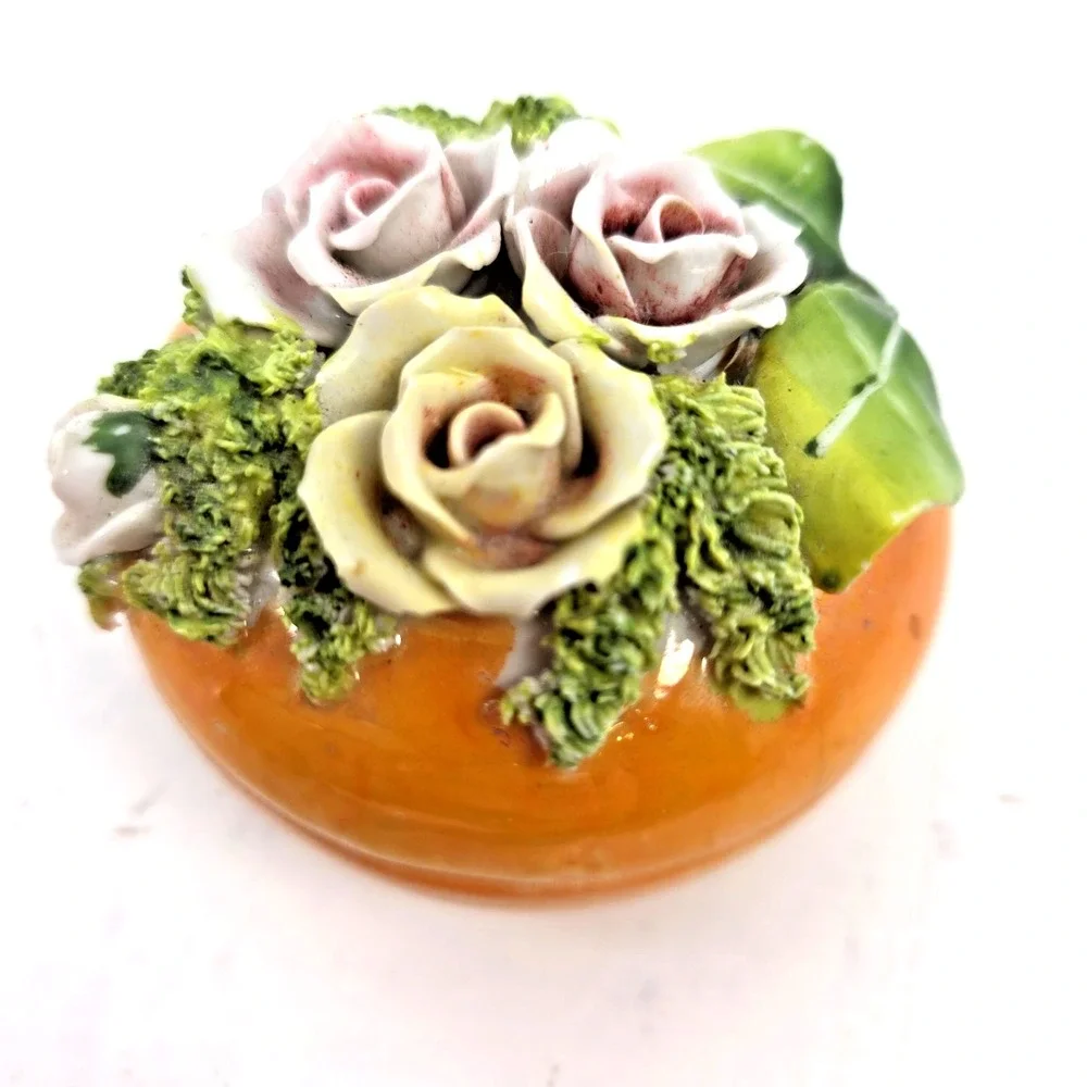 Vtg Capodimonte Style Rose Porcelain Trinket Box‎ 3D Flowers 2.5